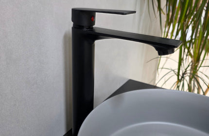 Rubinet e zezë mat XL -IRIS